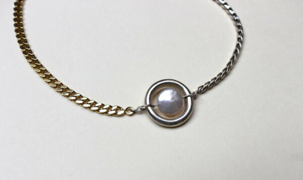 focus sur le collier argent et perle d'eau douce