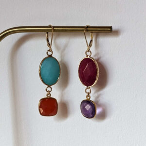 Boucles d'oreilles en pierres fines multicolores