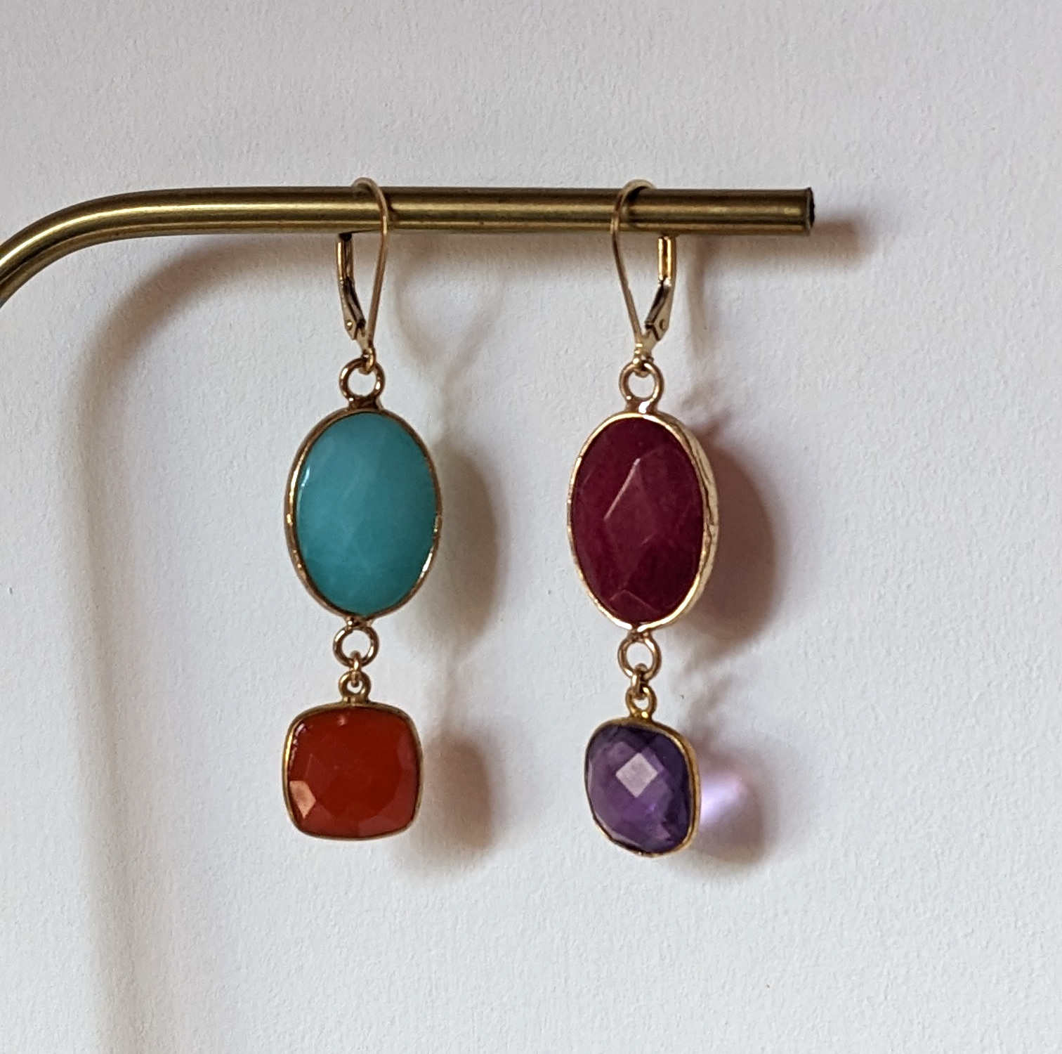 Boucles d'oreilles en pierres fines multicolores