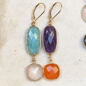 Pendants en pierres fines colorées