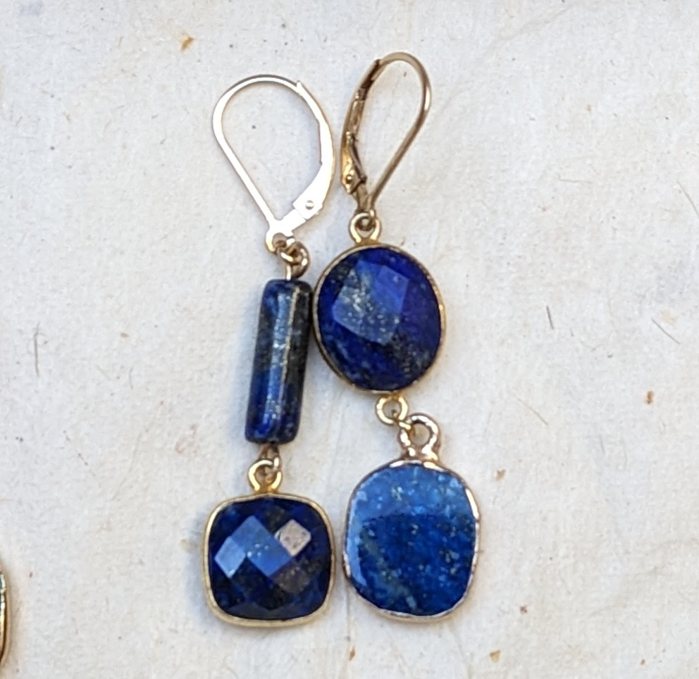 pendants d'oreilles composés de 4 éléments en lapis lazuli