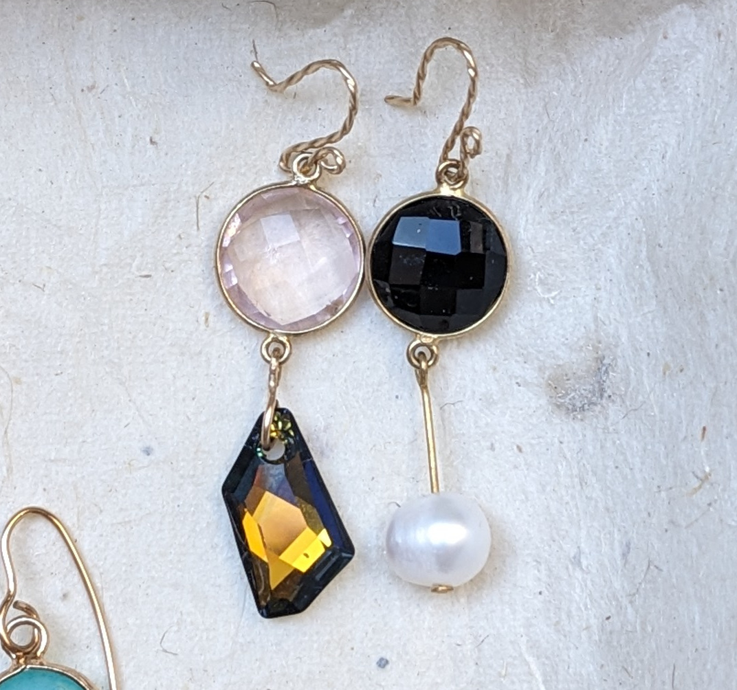 pendants d'oreille de pierres fines, perle douce et cristal Swarovski